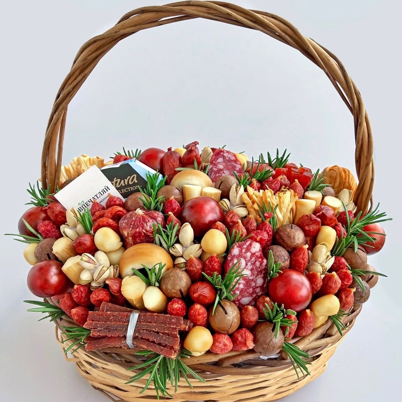 Колбасно-сырная корзина "Для него"